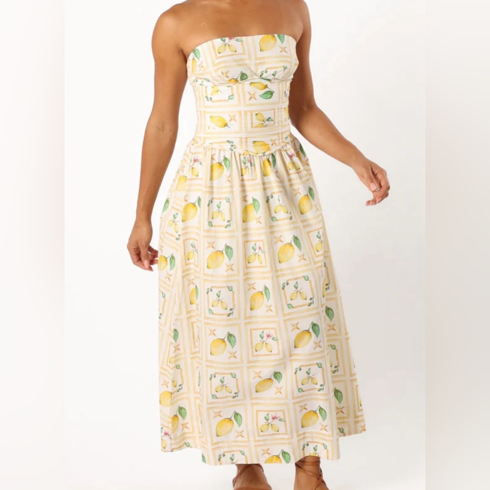 Brand new dress. Super cute and perfect for summer.
